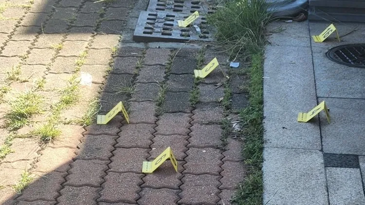 台南議員林依婷父親林士傑中彈亡，警方在現場蒐證。