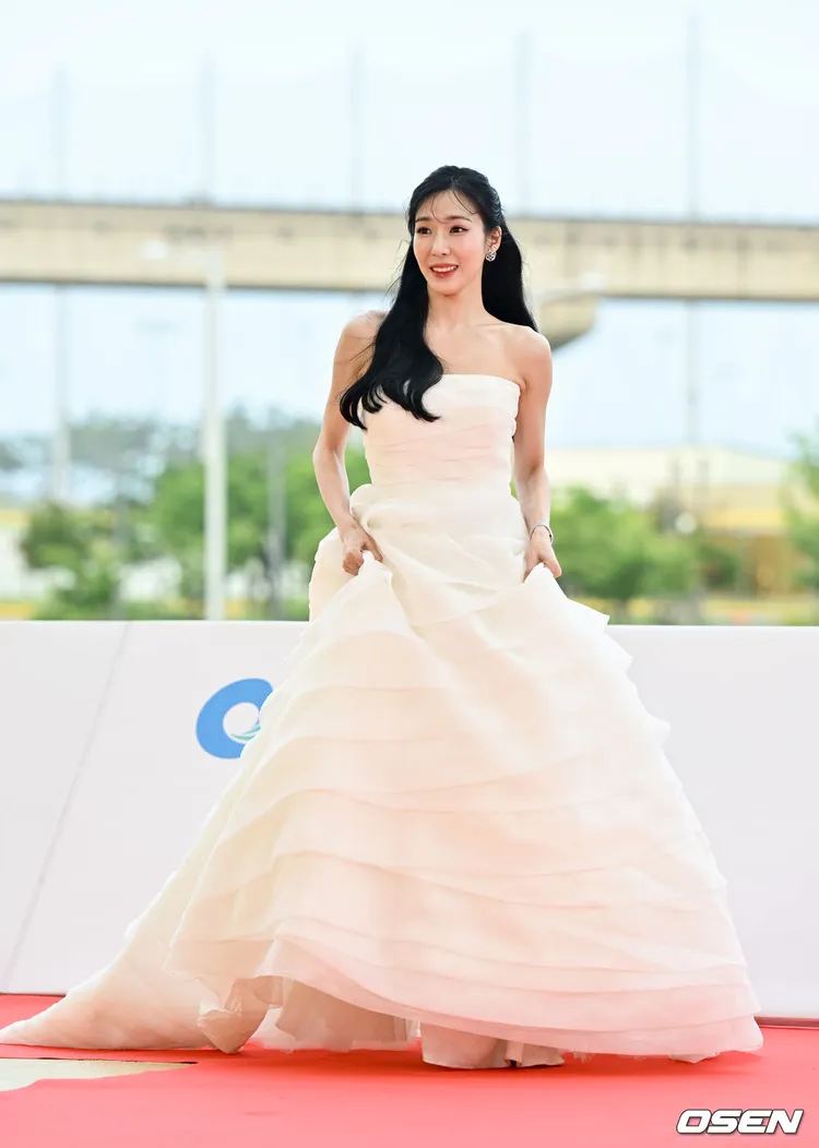 Tiffany宛如迪士尼公主。翻攝OSEN