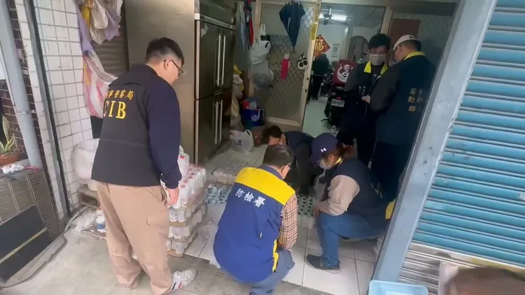 屏東縣動物防疫所、檢警2度查獲業者非法引進中國禽流感疫苗。翻攝畫面