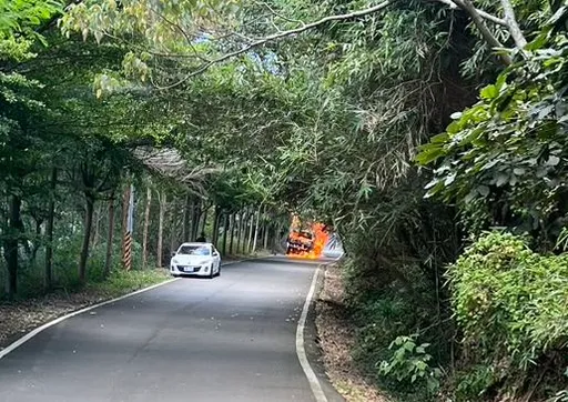 湖口小貨車全面燃燒 警消迅速撲滅未延燒無人傷亡