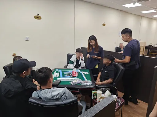 颱風天執法無假期!打假牌又詐賭 桃園警冒雨奇襲破賭場