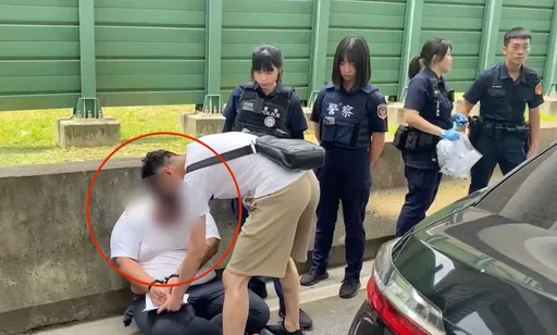 詐團2成員拒捕開車衝撞！林口警開3槍逮人　百公斤胖車手嚇得趴地投降