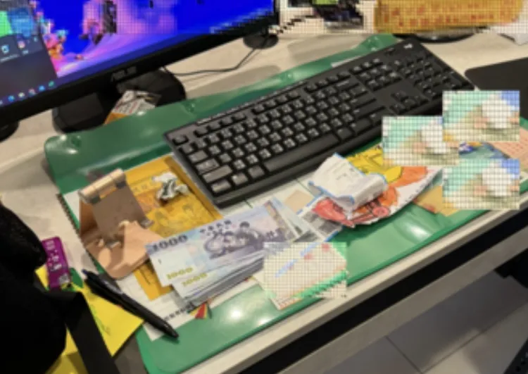 檢警查扣不法所得上百萬現金，還有海量的性犯罪影像檔案。翻攝畫面
