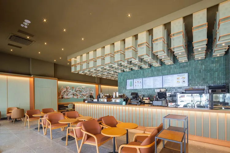 首家鹽山設計的星巴克。統一企業提供