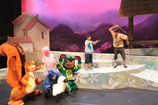 風城藝術節!紙風車劇團結合客家元素 《寶莉回家-桐花島的故事》8/3樹林頭公園登場