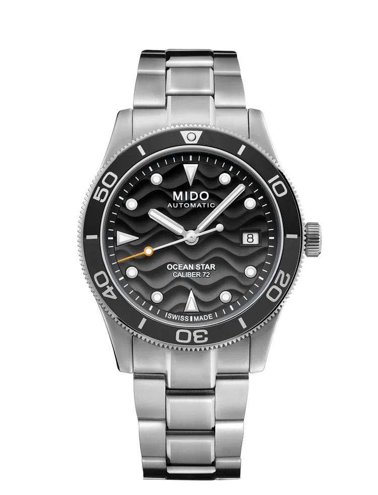 MIDO Ocean Star 39海洋之星系列自動腕錶，39mm，緞面拋光不鏽鋼錶殼，黑色漸變波浪/沙漠波紋錶盤，緞面不鏽鋼錶帶，Caliber 72自動上鍊機芯，動力儲存72小時，防水深度200米，3萬5600元。品牌提供