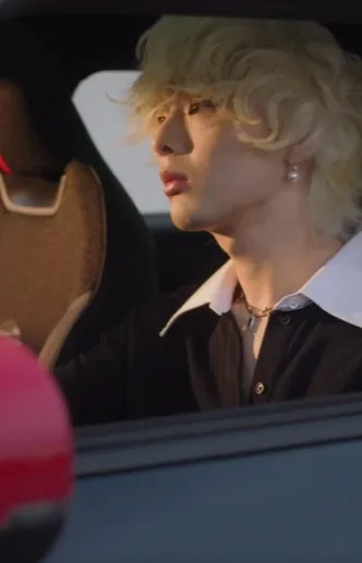 鼓手安雨最新金髮造型。翻攝T中文版微博