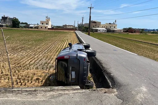 苗栗苑裡休旅車側翻農田 1個月連2起!駕駛「又不見了」