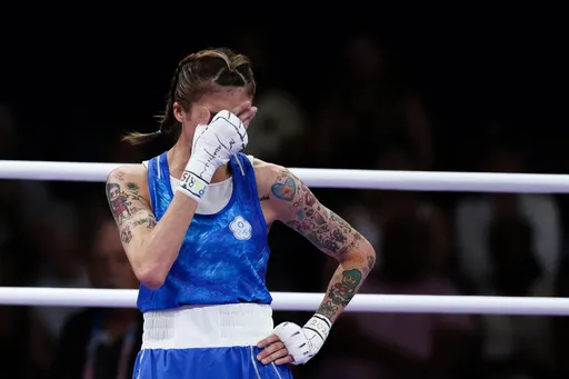 巴黎奧運|黃筱雯滑倒竟被誤判為有效攻擊!她賽後委屈淚崩