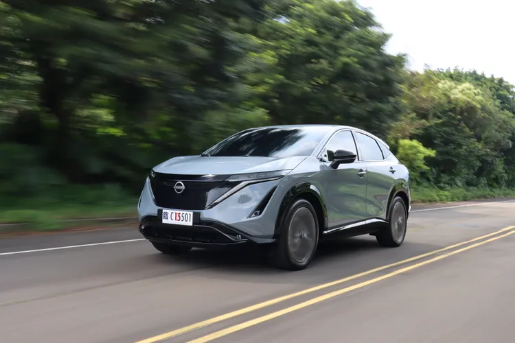 Ariya起步扭力即時豐滿、大腳電門輸出平穩線性，將行車模式切換成Sport還能獲得更迅速的電門反應，以及更重手的方向盤操控手感。林浩昇攝