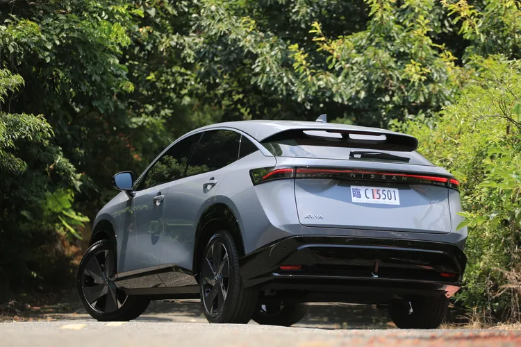 Ariya提供標準版及增程版兩種車型選擇，標準版售價168.9萬元、增程版則是188.9萬元，全台已累積150張訂單，其中又以增程版佔九成。林浩昇攝