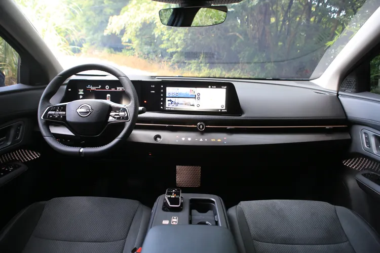 在減法美學的設計手法下，雙12.3吋螢幕構成車艙主要視覺，更巧妙融入了包含粋(IKI)、行燈(Andon)等日式美學元素，有著逼近豪華車的用料質感。林浩昇攝