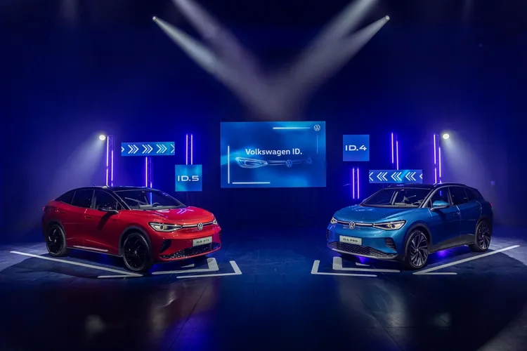 預計在第三季上市的Volkswagen ID.4 / ID.5採用集團電車MEB平台打造，搭載量身訂製的APP550全新電能驅動系統，高階車型ID.4 Pro使用後驅馬達，最大馬力可達286匹，性能化的ID.5 GTX則採用四輪驅動及雙馬達配置，可爆發最大340匹的馬力，續航里程根據WLTC規範分別可達到550、533公里，台灣預計8月初開放買家預購、9月正式上市，估計售價將落在165-200萬元之間。業者提供