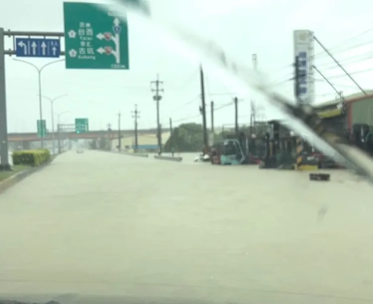 雲林縣因大雨造成多處淹水。翻攝自張麗善臉書