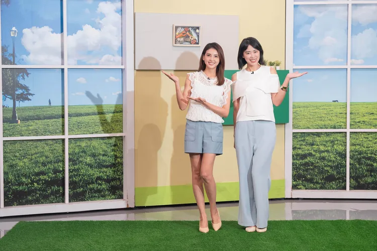 《健康2.0》迎來全新主持陣容，加入家醫科醫師陳欣湄（右）與韋汝搭檔。TVBS提供