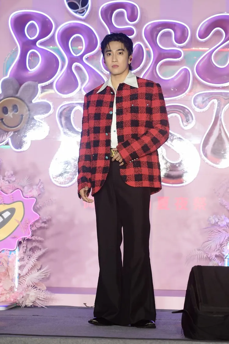 婁峻碩今日造型為自己搭配的LV秋冬系列。攝影中心攝