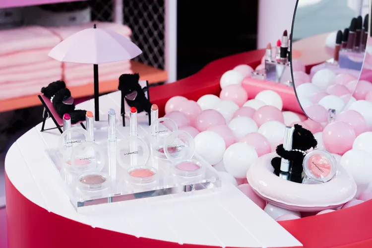 當中還有粉嫩軟萌球池划水道。品牌提供