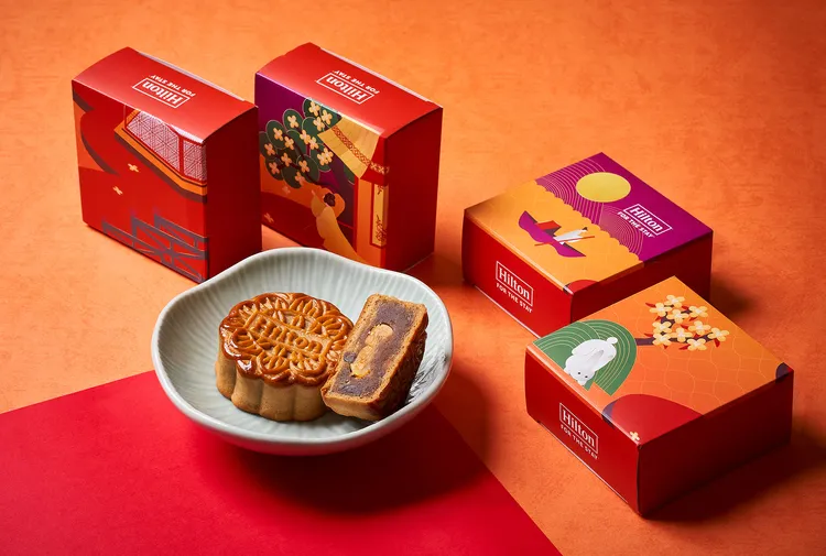 台北新板希爾頓酒店2024「花影月色映中秋」廣式經典月餅禮盒。業者提供