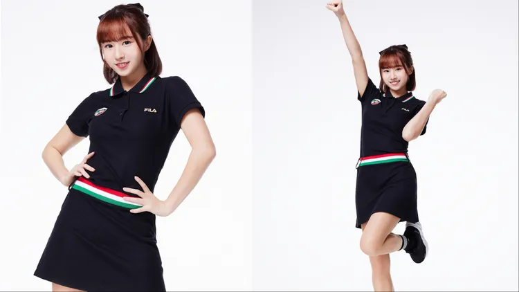 斐棋穿著潮流黑鞋款搭配全身的黑色穿搭。品牌提供