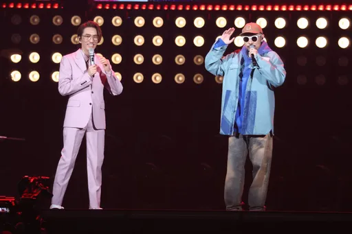 超尷尬|熱狗金曲遇放送事故重回小巨蛋 歌還沒唱耳機竟然又找不到!