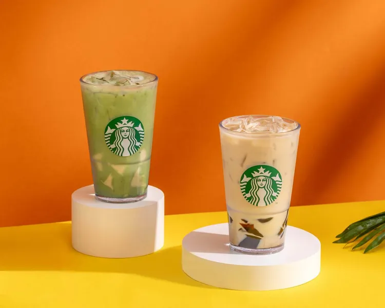 期間各飲品可添加黑糖葛粉或杏仁豆腐。星巴克提供