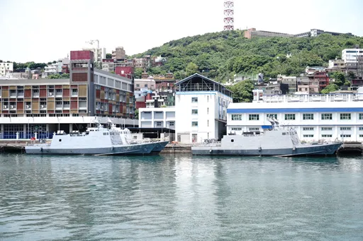 賴清德首登國造「旭江艦」:海軍131艦隊是國軍不對稱戰力重要支柱