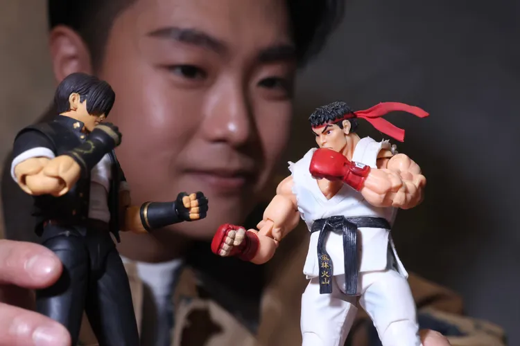 孫王力從國中開始陸續收藏，至今花了近20萬左右收藏近百隻公仔。彭欣偉攝