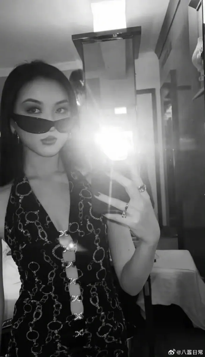 18歲李嫣變得相當成熟。翻攝微博