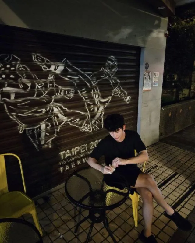 金秀賢昨晚在IG同步金智媛PO出在台灣的照片放閃示愛。翻攝金秀賢IG