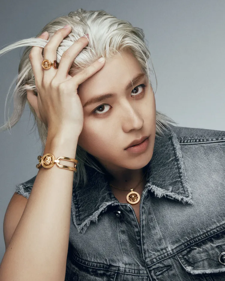 蔡徐坤演繹VERSACE七夕形象廣告。品牌提供