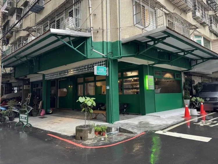 「點滴二三室」咖啡廳是林襄經常光顧的咖啡廳，樓上是美甲店，晚上則是酒吧。特勤中心攝
