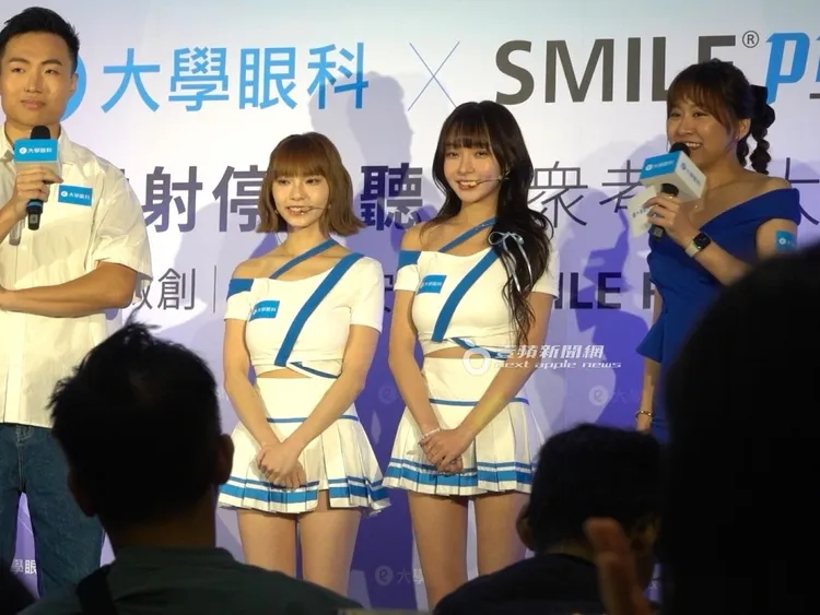 林襄（右二）和霖霖一起出席大學眼科代言活動。特勤中心攝