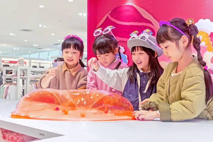 史萊姆怪獸星球快閃店設有手作體驗活動，讓親子一同度過創意DIY的歡樂時光。業者提供