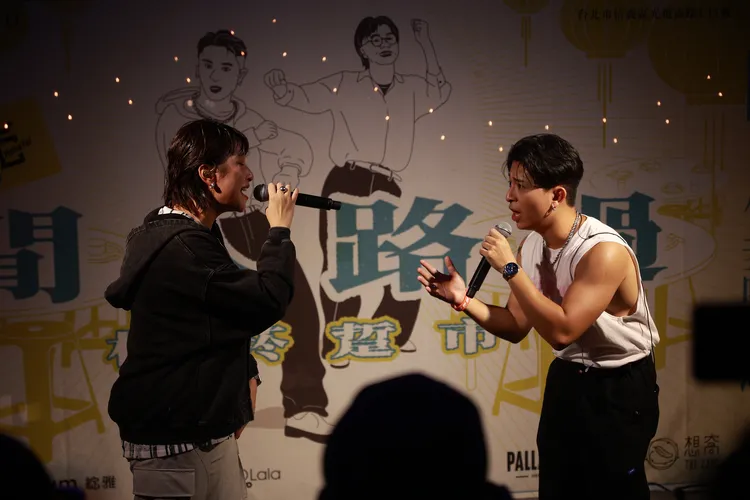 歌手羅莎莎（左）與哈哈台主持人蓋瑞聯手獻唱創作曲《我懂你的奇怪》。杰德影音提供