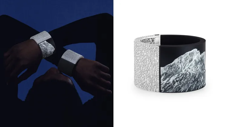 「蝕刻」密釘鑲嵌鑽石搭配黑墨裝飾手環，白金材質，由工匠費時900小時製成。品牌提供