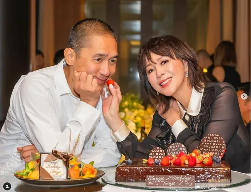 梁朝偉62歲生日 劉嘉玲「餵草莓」閃瞎眾人