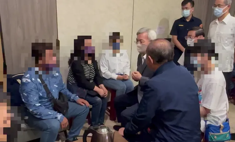 警政署長張榮興探視黃員家屬。警方提供