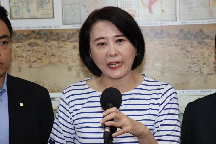 立法院內政委員會再審選罷法 藍綠爆發肢體衝突 ，國民黨記者會 王鴻薇。莊宗達攝