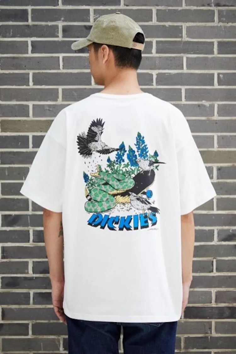 城市工裝系列嘲鶇響尾蛇藍帽花T恤，1380元。品牌提供