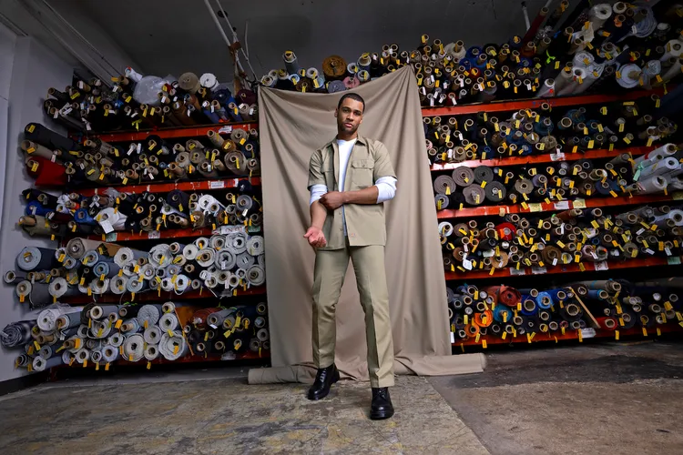 最多名人喜愛的Dickies 874適合各種身形著用。品牌提供