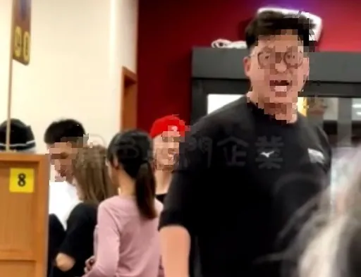 洗手嫌水龍頭水太小就「氣噗噗」　吵到其他人不悅！高雄男壽司店內咆哮又嗆人