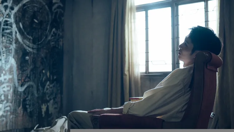 曹佑寧飾演的代班管理員小梁。松露文化創意有限公司提供