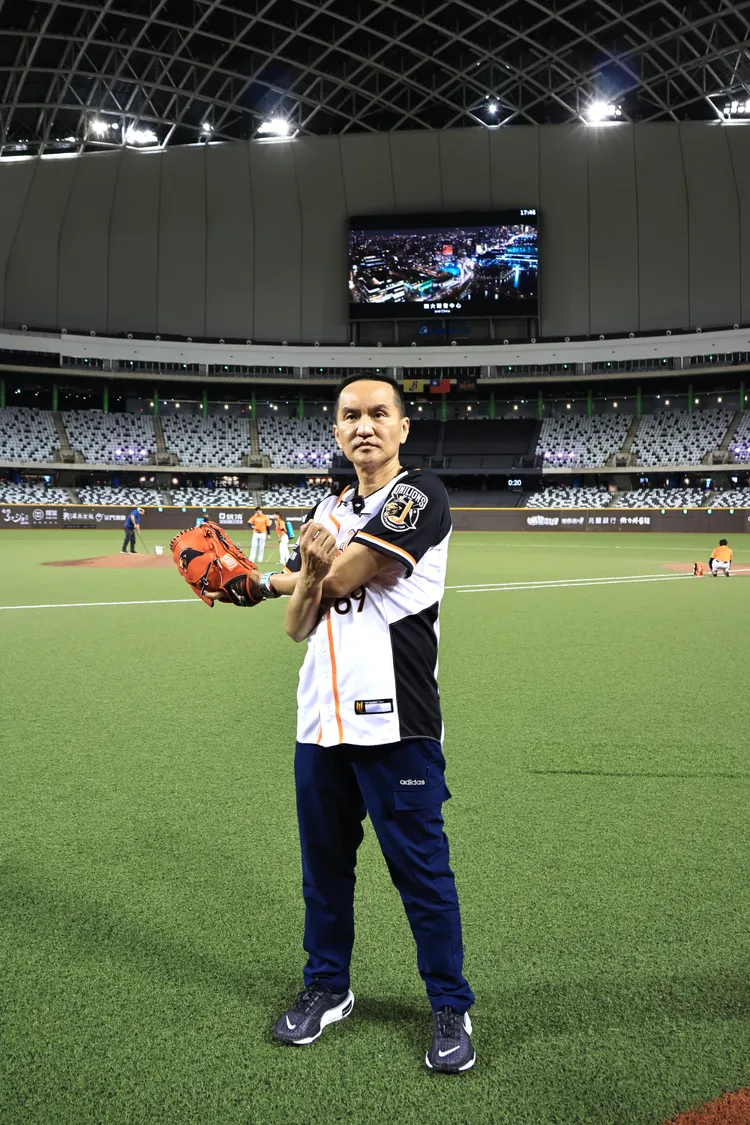 常董全神貫注熱身。特勤中心攝