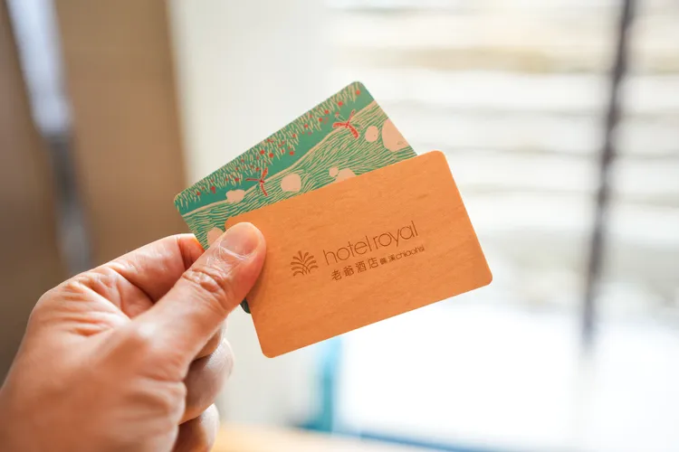 新版木質房卡。田欣雲攝