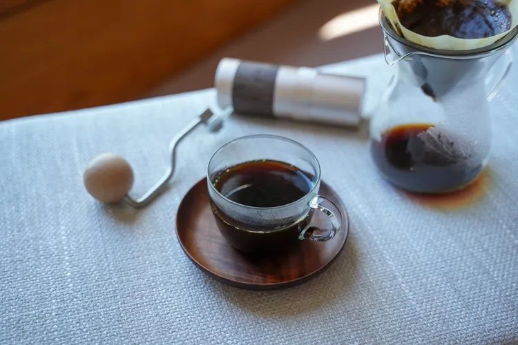 在客房內享受手沖咖啡的靜心時光。田欣雲攝