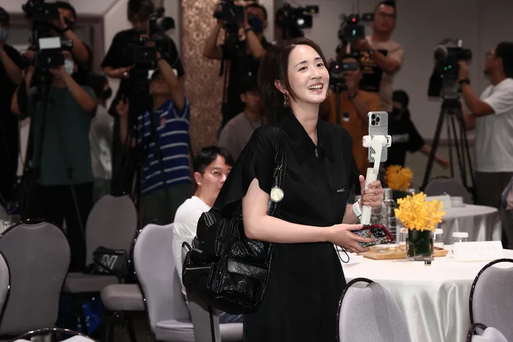 小14歲愛妻王妤嫻到現場支持。彭欣偉攝