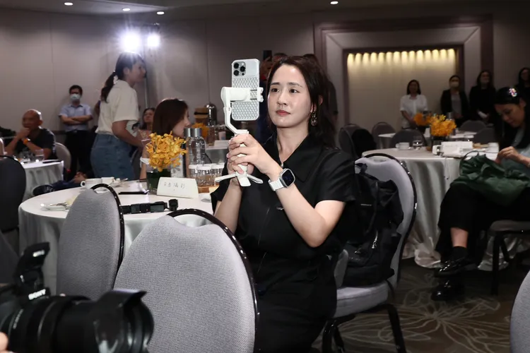 小14歲愛妻王妤嫻到現場支持。彭欣偉攝