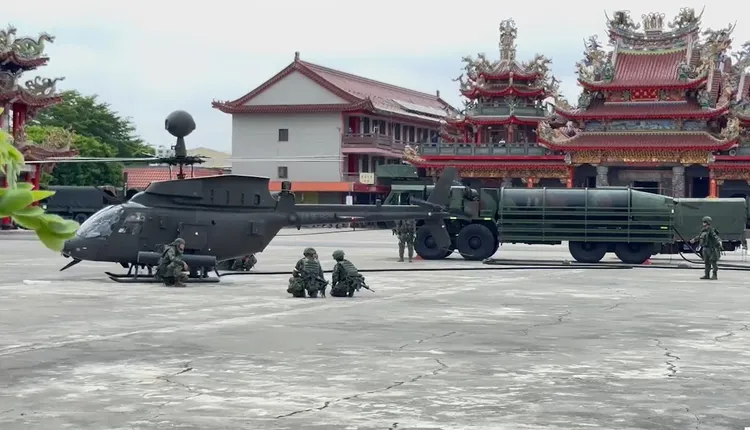 OH-58D戰搜直升機頂上的圓球形雷達相當搶眼。莊曜聰攝