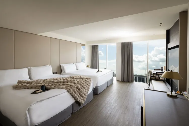 「天成逸旅-舶寓高雄」全館有28間各式客房與套房。天成飯店提供