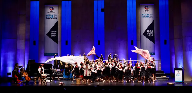 尼布恩合唱團天籟美聲經驗評審及現場聽眾，拿下2面金牌。民眾提供